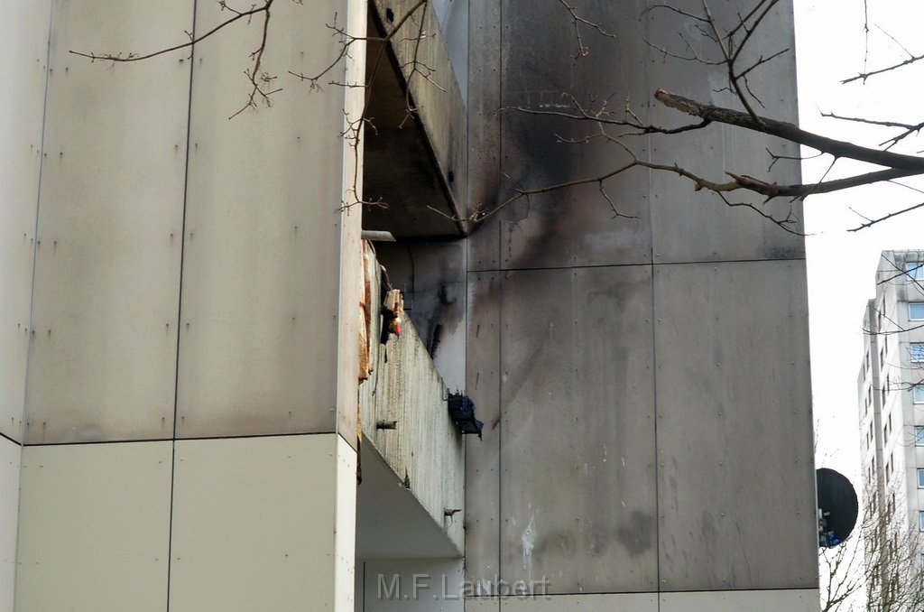 Wohnzimmer ausgebrannt Koeln Ostheim Gernsheimerstr P02.JPG - Miklos Laubert